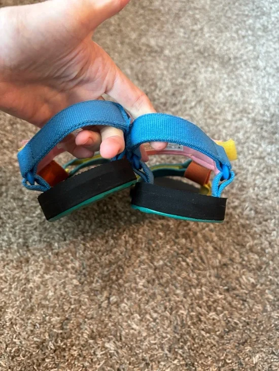 Ladies multicolored Teva sandals size 8 - Picture 5 of 7